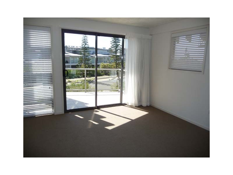 22/10 Grand Parade, Kawana Island QLD 4575