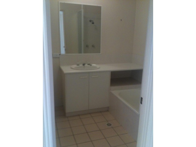 220 Christine Ave, Burleigh Waters QLD 4220