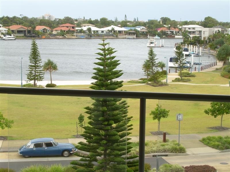 61/4 Grand Parade, Kawana Island QLD 4575