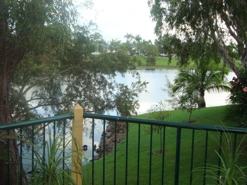 25/9 Santa Cruz Blvd, Clear Island Waters QLD 4226
