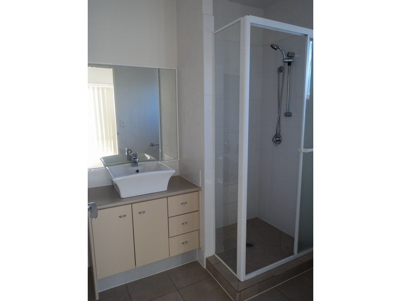 3 Laura Place, Varsity Lakes QLD 4227