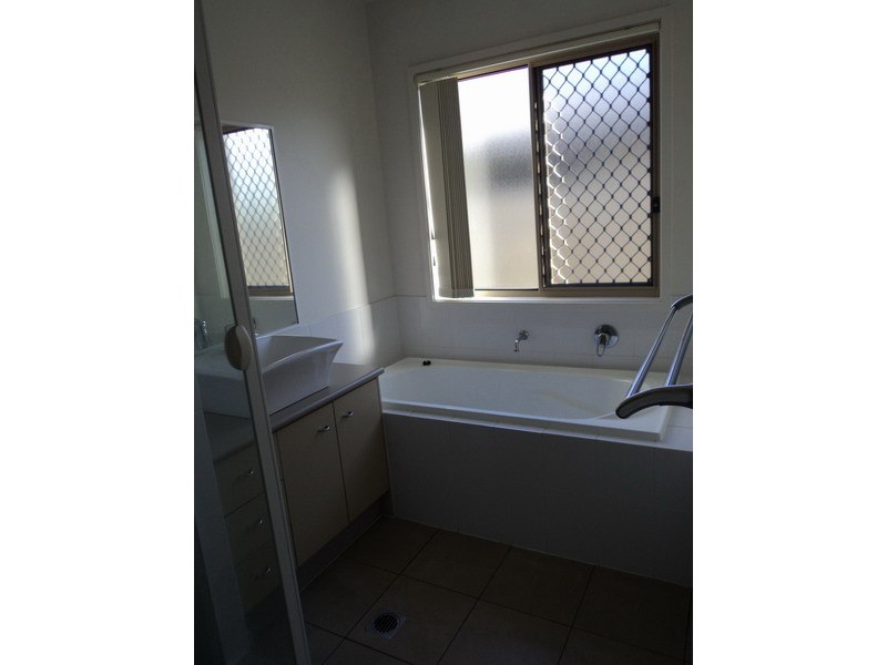 3 Laura Place, Varsity Lakes QLD 4227