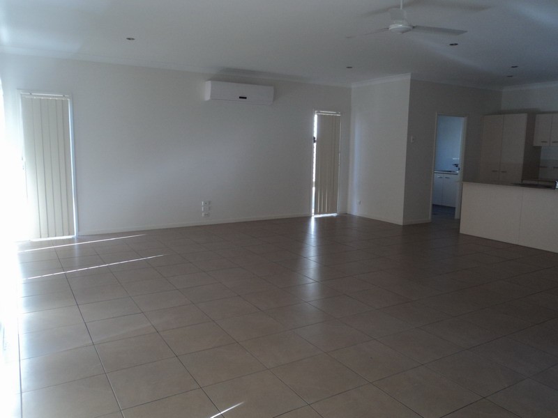 3 Laura Place, Varsity Lakes QLD 4227