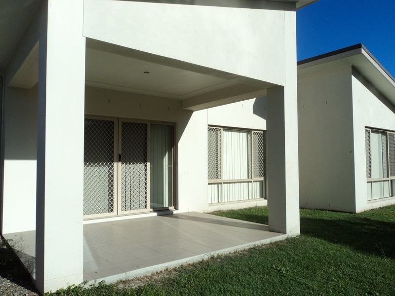 3 Laura Place, Varsity Lakes QLD 4227