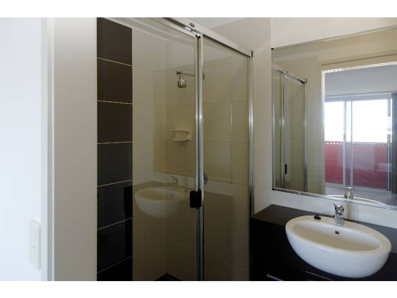 2/65 John Street, Redcliffe QLD 4020