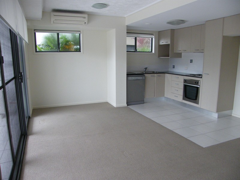 6/4 Grand Parade, Kawana Island QLD 4575