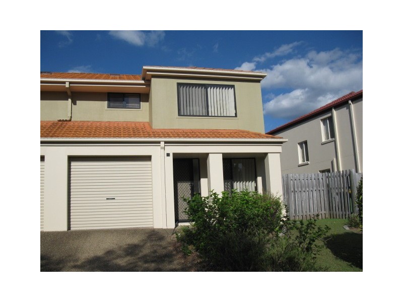 74 Universal St, Pacific Pines QLD 4211