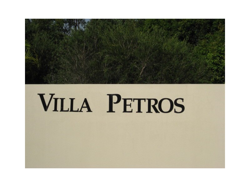 74 Universal St, Pacific Pines QLD 4211