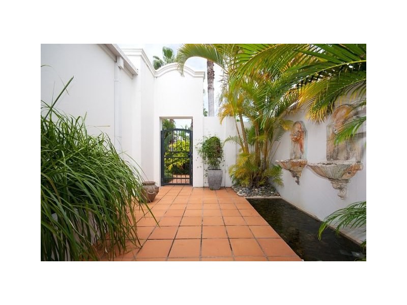 6/100 Cotlew St East, Southport QLD 4215