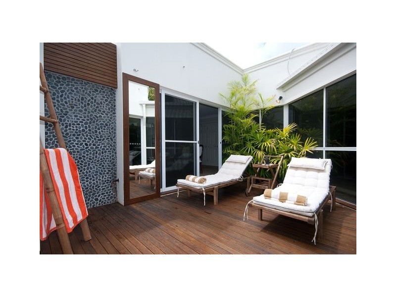 6/100 Cotlew St East, Southport QLD 4215