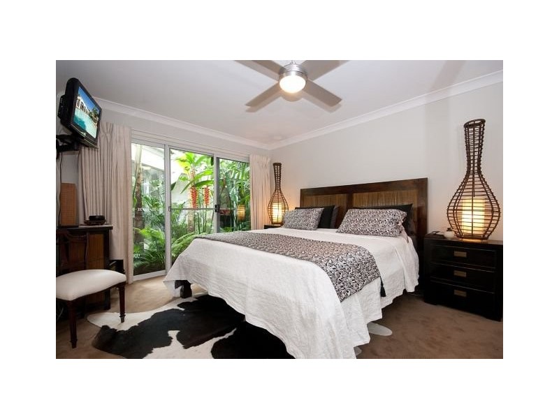 6/100 Cotlew St East, Southport QLD 4215