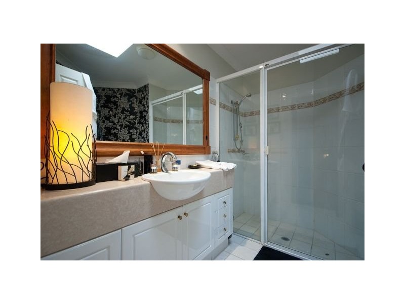 6/100 Cotlew St East, Southport QLD 4215