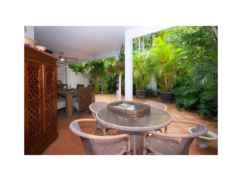 6/100 Cotlew St East, Southport QLD 4215