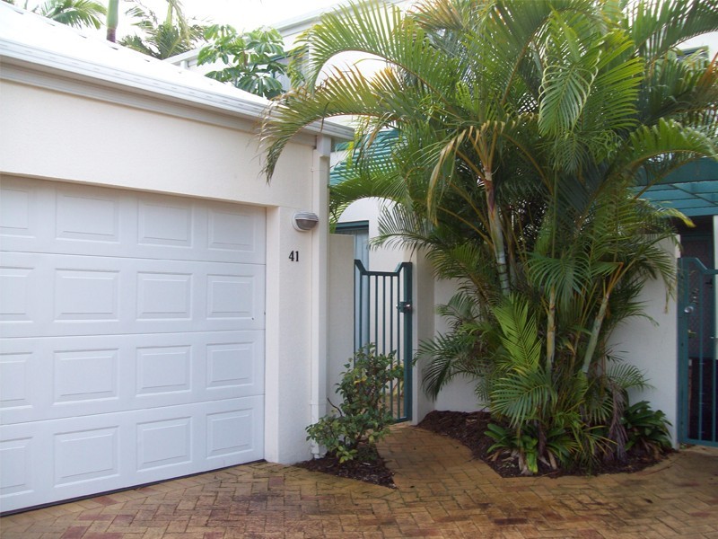 3 Lee Road, Runaway Bay QLD 4216