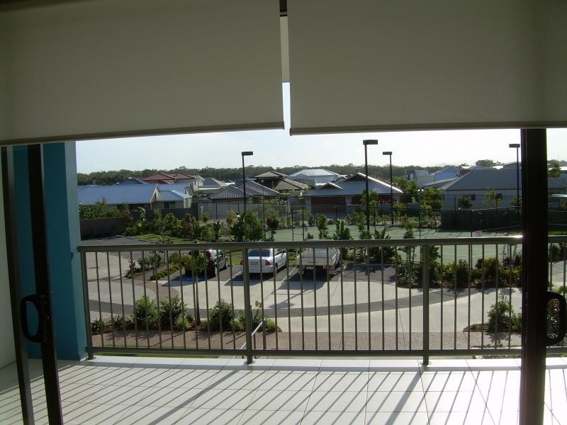 33/4 Grand Parade, Kawana Island QLD 4575