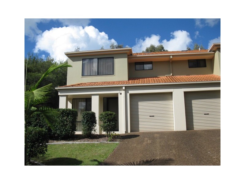 74 Universal St, Pacific Pines QLD 4211