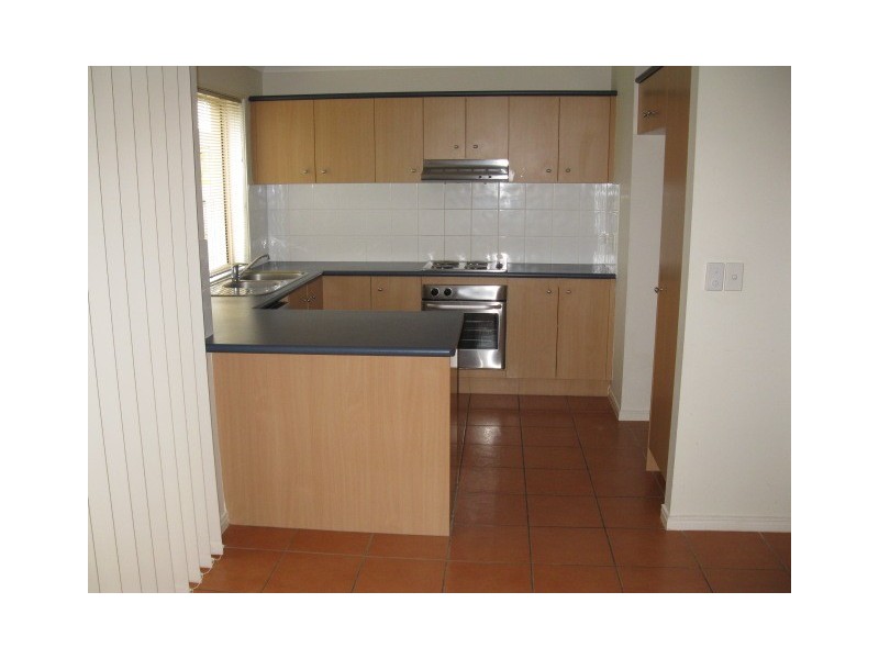 74 Universal St, Pacific Pines QLD 4211