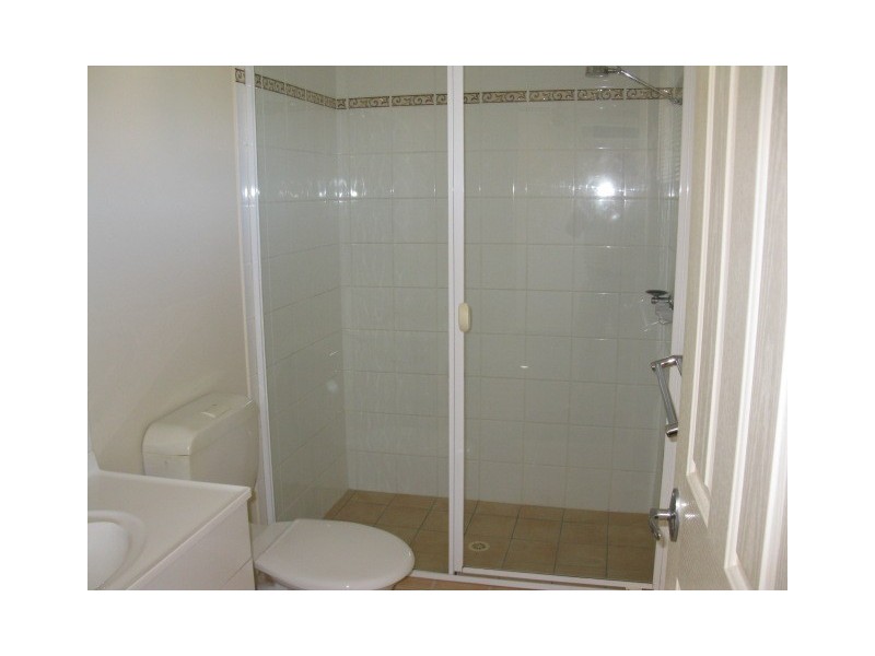 74 Universal St, Pacific Pines QLD 4211