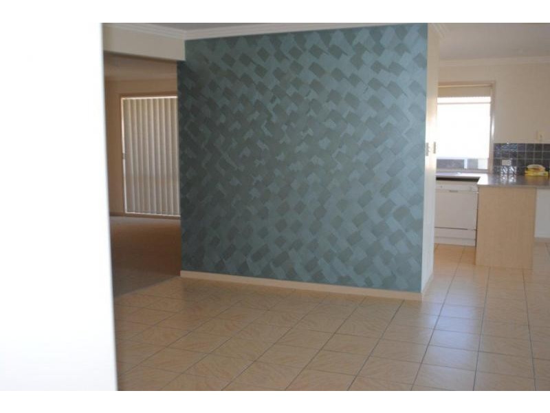 39 Sheffield Circuit, Pacific Pines QLD 4211