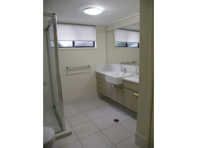 6/4 Grand Parade, Kawana Island QLD 4575
