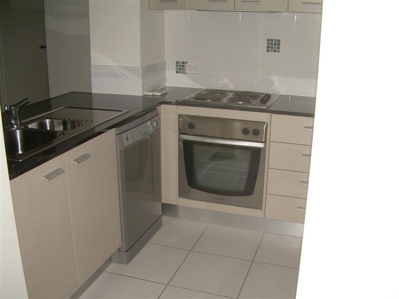 12/4 Grand Parade, Kawana Island QLD 4575