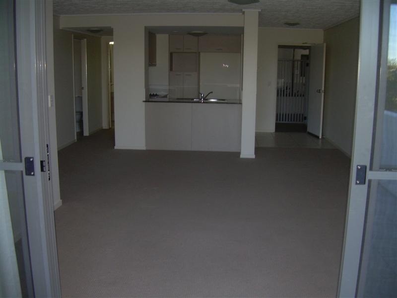 12/4 Grand Parade, Kawana Island QLD 4575