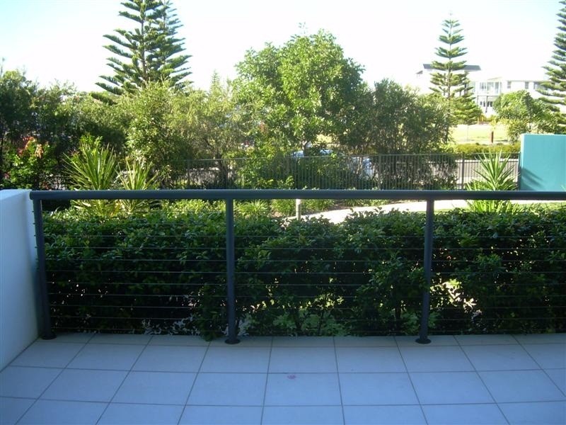 12/4 Grand Parade, Kawana Island QLD 4575