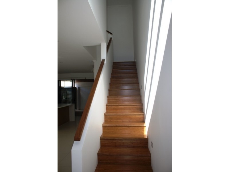 9 Moores Crescent, Varsity Lakes QLD 4227