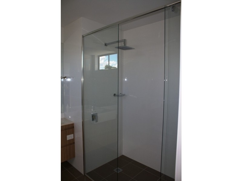 9 Moores Crescent, Varsity Lakes QLD 4227