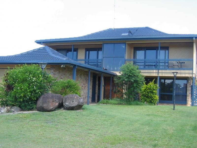 14 De Havilland Ave, Benowa QLD 4217