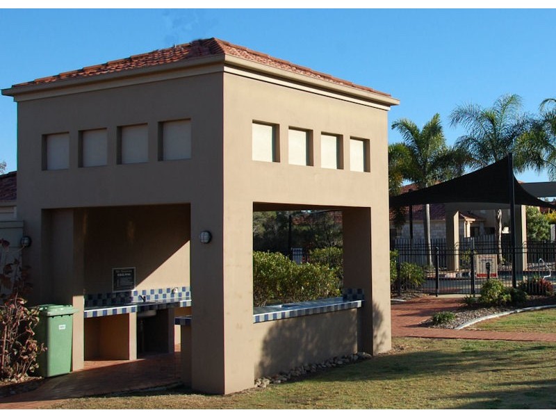 32/24 Amsonia Court,, Arundel QLD 4214