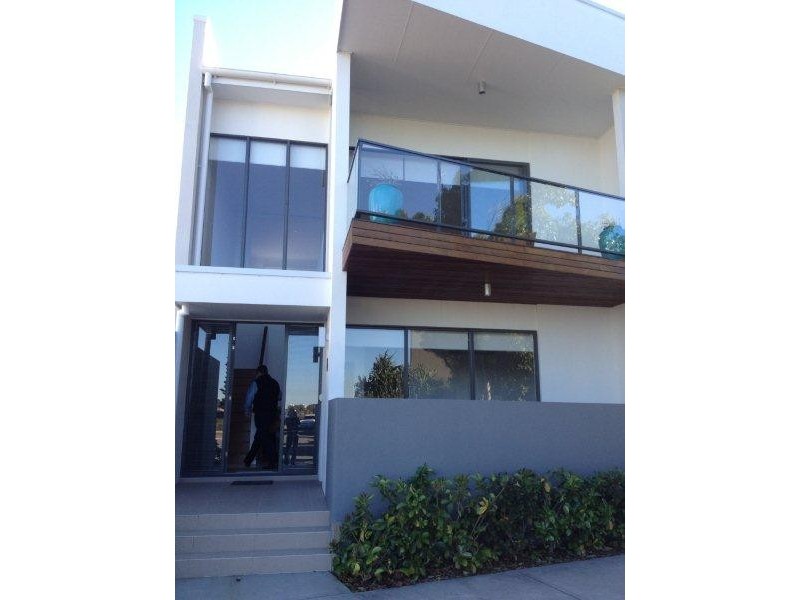 9 Moores Crescent, Varsity Lakes QLD 4227