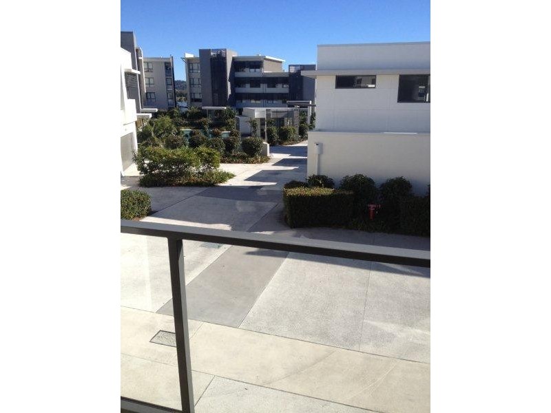 9 Moores Crescent, Varsity Lakes QLD 4227