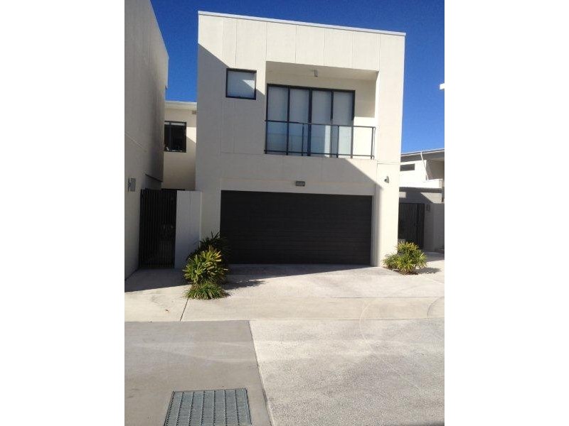 9 Moores Crescent, Varsity Lakes QLD 4227