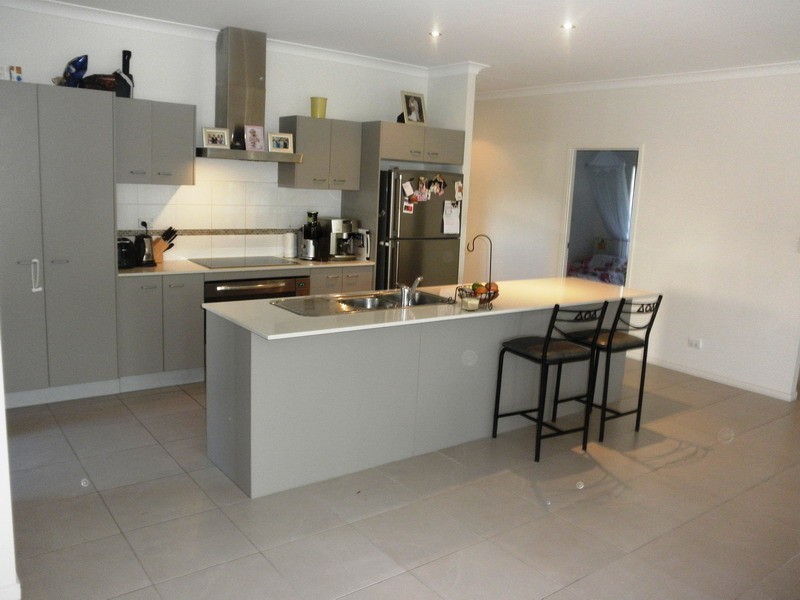 8 Marks Drive, Varsity Lakes QLD 4227