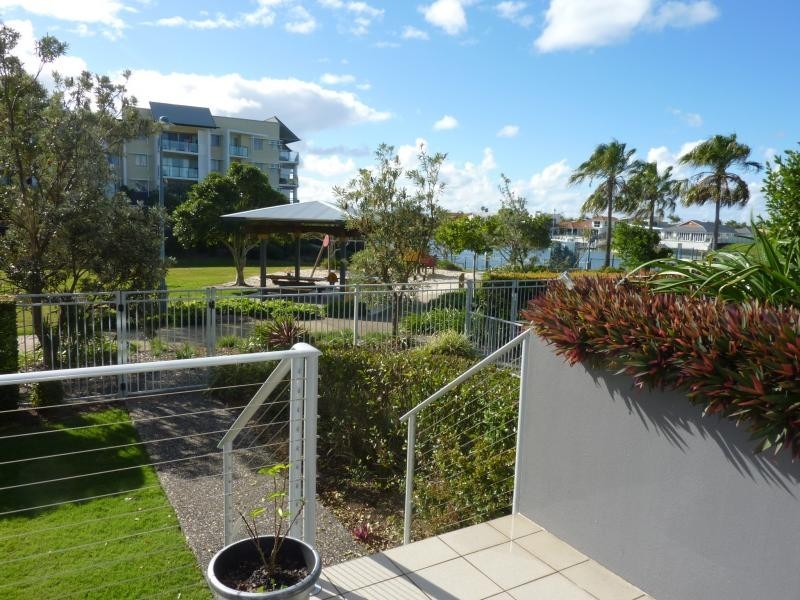 51 Grand Parade, Kawana Island QLD 4575