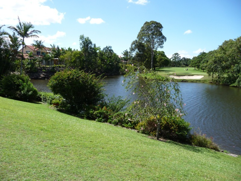 24/125 Santa Cruz Boulevard, Clear Island Waters QLD 4226