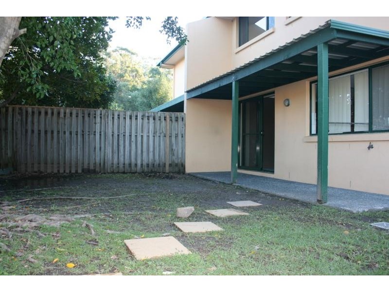 1/156 Green Acre Drive, Arundel QLD 4214