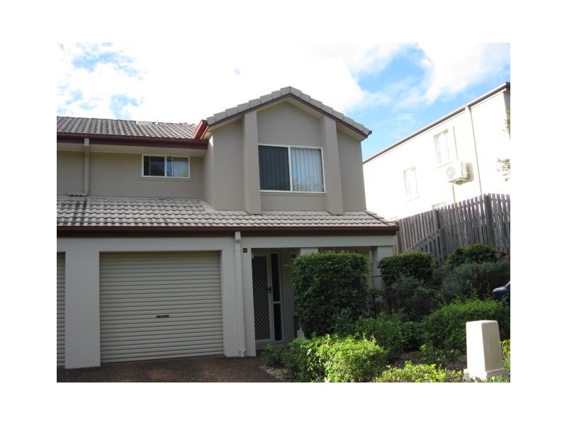 74 Universal St, Pacific Pines QLD 4211