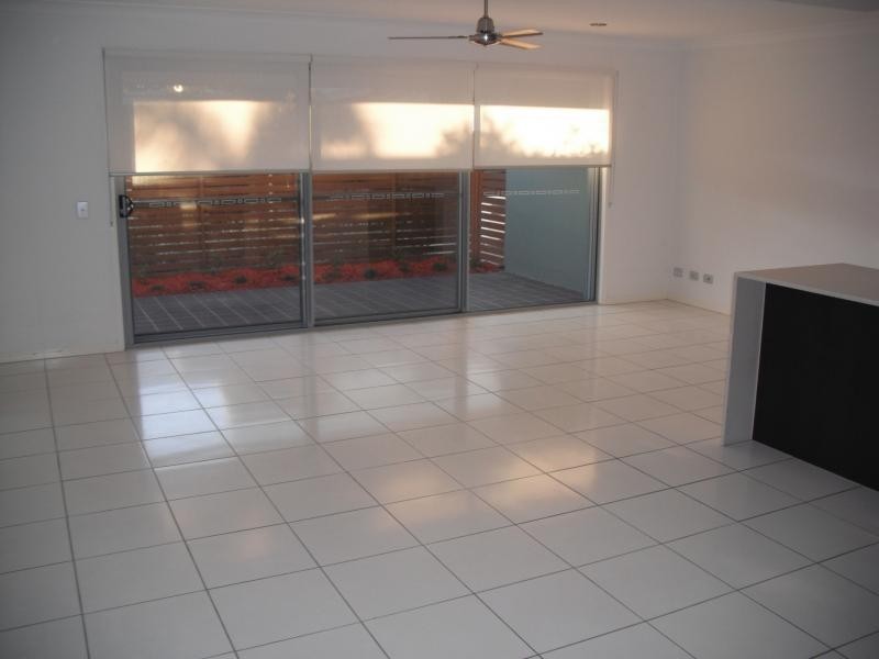 4/110 Tours Way, Burleigh Waters QLD 4220