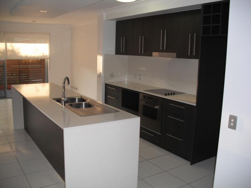 4/110 Tours Way, Burleigh Waters QLD 4220