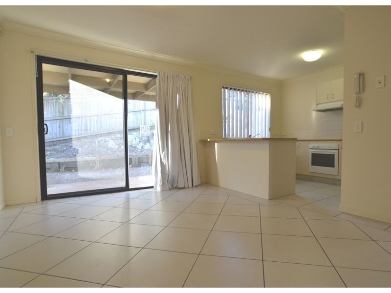 04/24 Amsonia Court,, Arundel QLD 4214