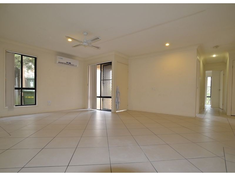 04/24 Amsonia Court,, Arundel QLD 4214