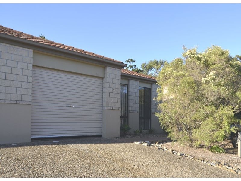 04/24 Amsonia Court,, Arundel QLD 4214