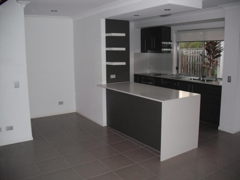 9/110 Tours Way, Burleigh Waters QLD 4220