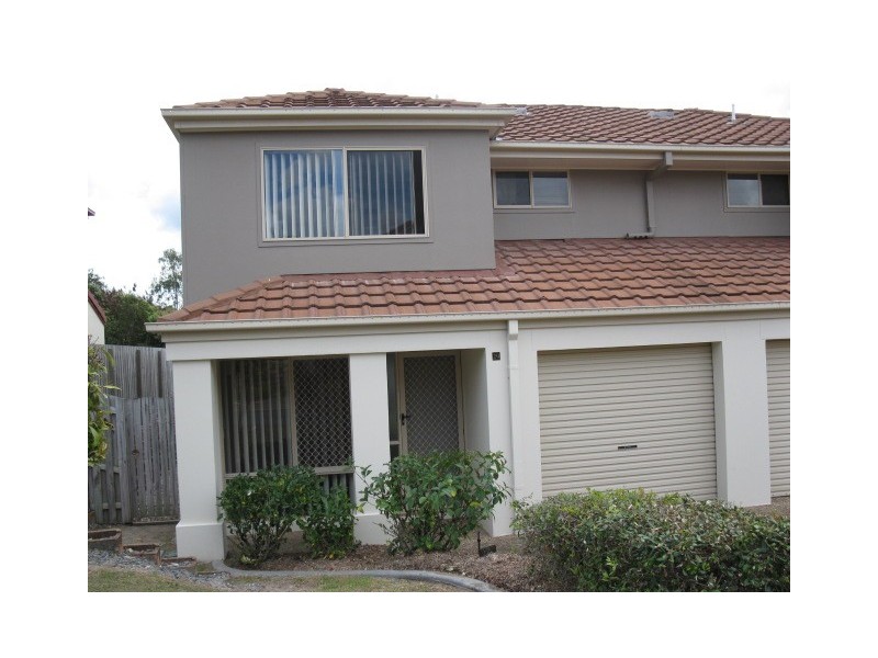 74 Universal St, Pacific Pines QLD 4211