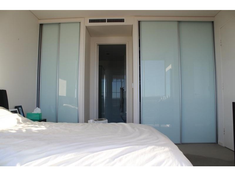 1 Como Crescent, Southport QLD 4215