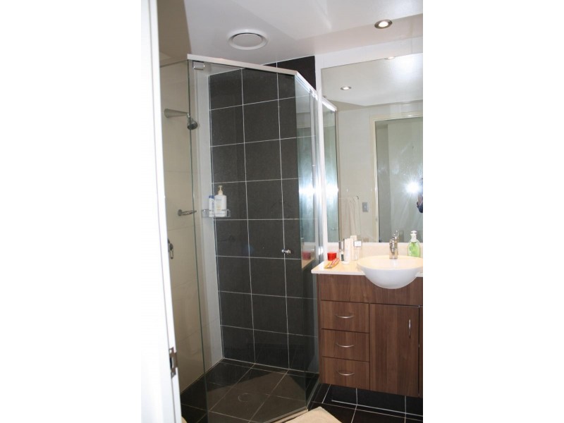 1 Como Crescent, Southport QLD 4215