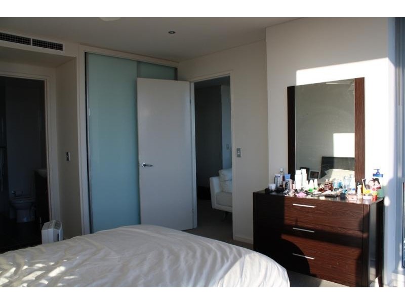 1 Como Crescent, Southport QLD 4215