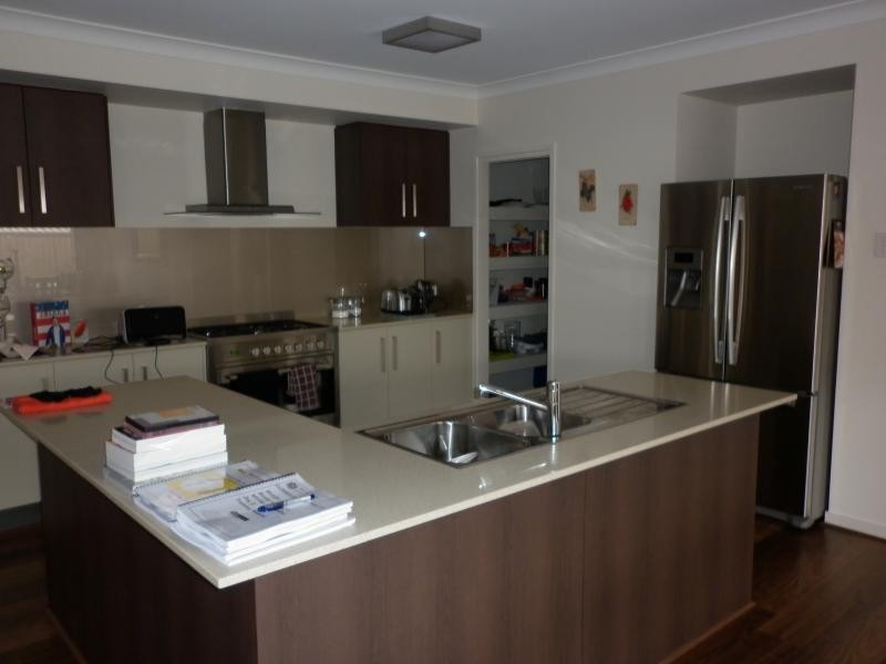 81 Wunburra Circle, Pacific Pines QLD 4211